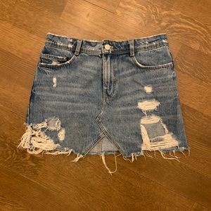 Zara distressed jean skirt size Small